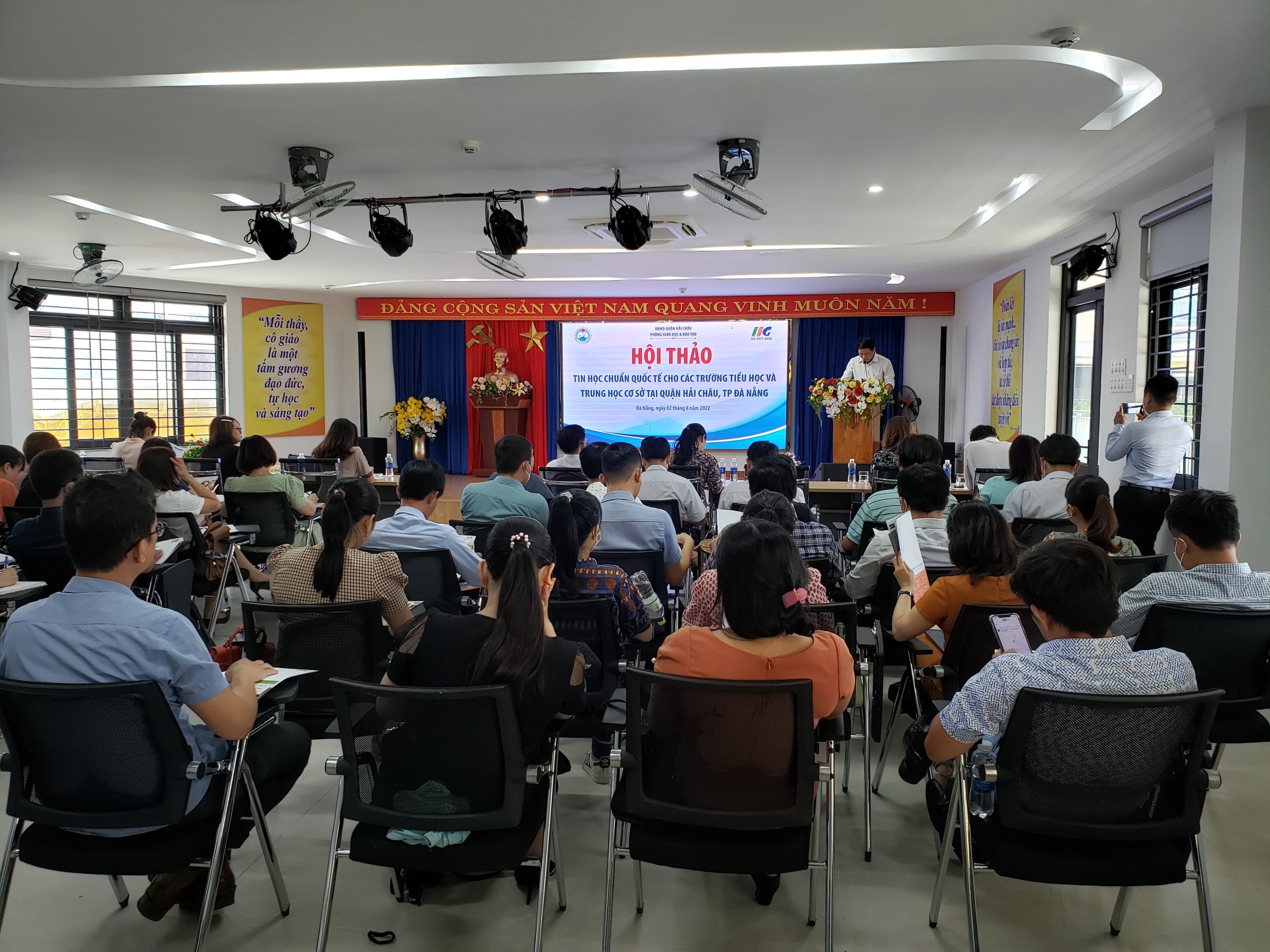Hội thảo “Tin học chuẩn quốc tế cho các trường Tiểu học và THCS” quận Hải Châu (Đà Nẵng)