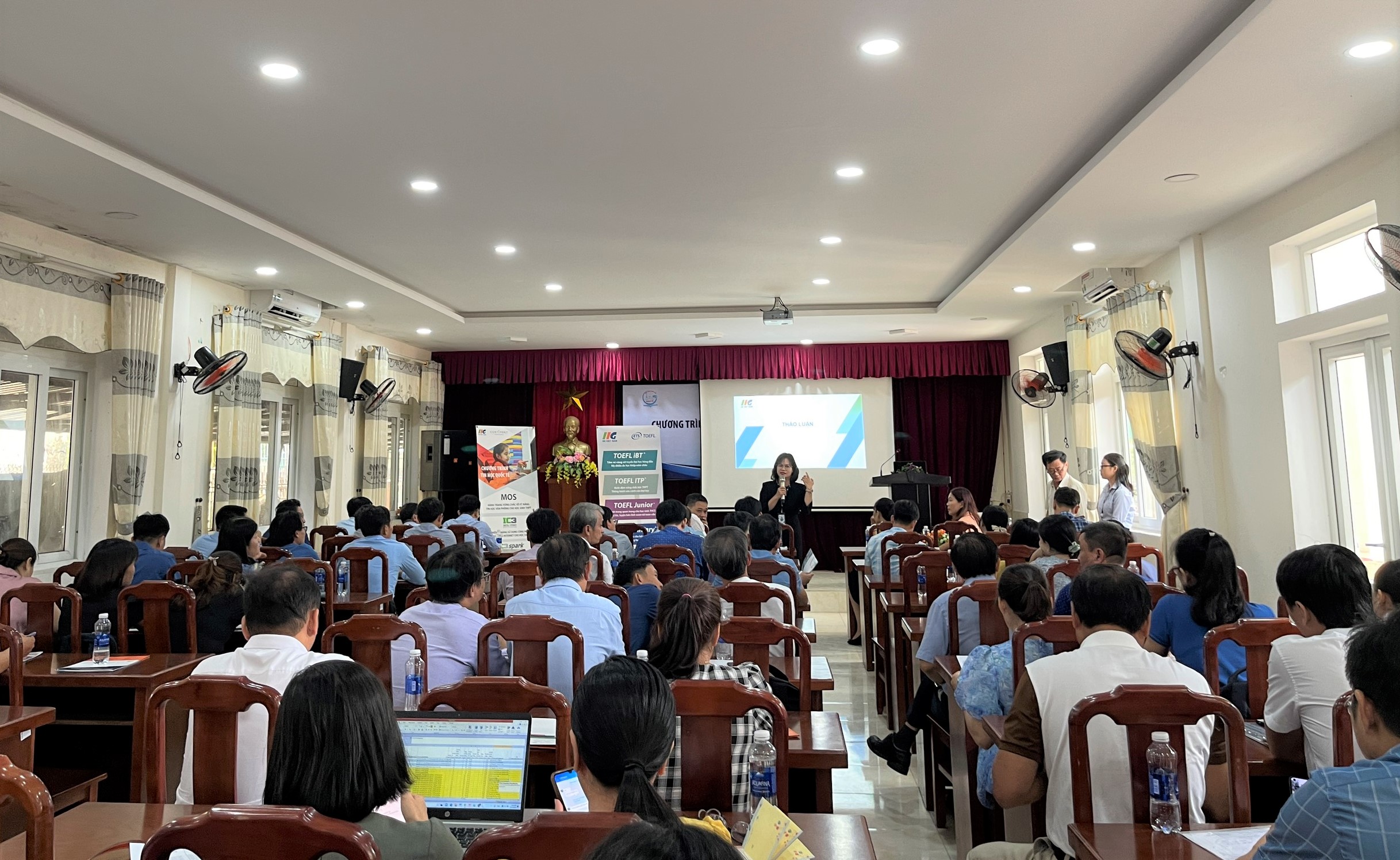Đẩy mạnh giải pháp giúp học sinh Quảng Trị tiếp cận với các chuẩn đánh giá quốc tế về tiếng Anh và Tin học