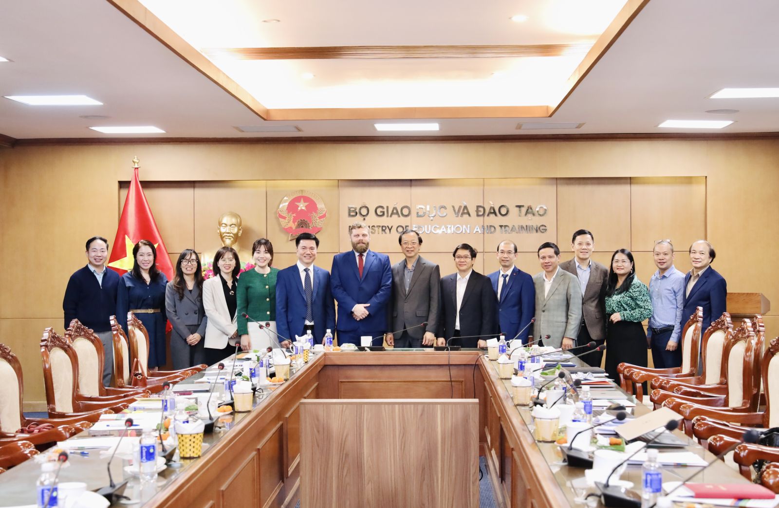 Lãnh đạo tập đoàn Certiport và IIG Việt Nam làm việc với Bộ Giáo dục và Đào tạo